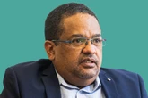 Donovan Lawrence: Digitale wêreld laat ons in talle dialekte skater