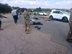 Vyf van ‘motorsindikaat’ vas ná hulle glo naby militêre basis ‘sake doen’