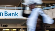 Bankkoste gaan bekyk word, sê Godongwana