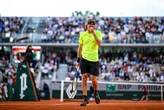 ‘Onvolwasse’ Tsitsipas op soek na oplossings
