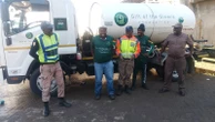 ‘Watermafia’ teiken Gift of the Givers wat in vloedgeteisterde Mthatha hulp verleen