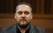Renaldo Gouws sê hy is jammer oor rassistiese woorde