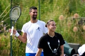 Sabalenka kry hupstoot deur saam met Djokovic en Sinner te oefen