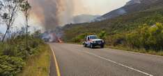 Firefighters rush to scene of blaze along Franschhoek mountains