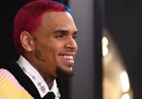 R&B-sanger Chris Brown bly in aanhouding oor aanrandingsaak