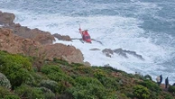Hengelaar in Gordonsbaai vermis ná branders hom van rotse afslaan
