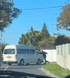 Taxibestuurder stoot Kaapse verkeersbeampte doodluiters met voertuig uit die pad