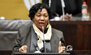 Motshekga is ruggraatloos deur Maphwanya te steun – Zibi
