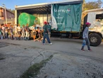 Gift of the Givers met klippe bestook toe hulle water in Knysna aflaai