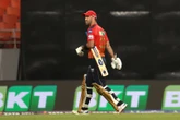 Maxwell se IPL-seisoen deur vingerbesering kortgeknip