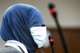 Vrou in hof oor ‘ontvoering van baba’, bedek haar gesig