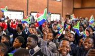 Leerlinge kry blik op loopbane in die weermag by ekspo in Rosestad