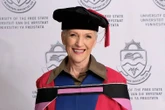 Bedenkinge oor UV se motief vir Maye Musk se eredoktorsgraad