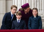 Britse koninklikes lei 80-jaar-vieringe van einde van WOII