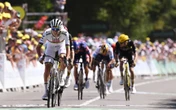 Pogacar wen 7de skof en kry die geel trui in Tour de France terug