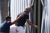 Bezos en sy bruid boek in by hotel vir hul daelange bruilof in Venesië