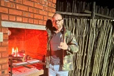 Kathu-man dood nadat hy met kopwond buite kroeg gevind is
