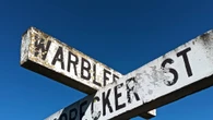 Egpaar en hul hond langs pad doodgery in fratsongeluk