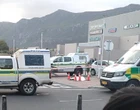 Sakevrou buite winkelsentrum in Hermanus doodgeskiet