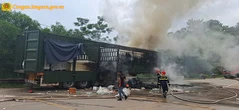 Cháy xe container giữa đường, hé lộ bí mật ẩn giấu trong 195 thùng xốp khiến nhiều người giật mình