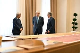 Президент Узбекистана передал Президенту Казахстана ряд исторических документов