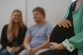 Иностранцев лишат доступа к суррогатному материнству в Казахстане
