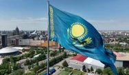 Токаев принял участие в церемонии поднятия Государственного флага