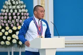 Токаев наградил чемпиона ХІV зимних Паралимпийских игр Ербола Хамитова