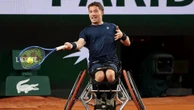 Britain's Hewett into quarter-finals but Reid loses