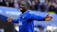 Flying start sets Everton on the way to thumping win against Leicester