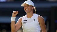 Iga Swiatek breezes past Belinda Bencic and into her first final at Wimbledon