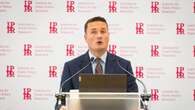 Streeting calls for national debate about smoking outside pubs