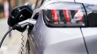 Just 31% of people willing to walk 10-plus minutes home from EV charger – poll