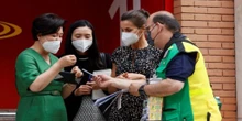 La Reina Letizia ejerce de anfitriona y visita junto a la primera dama de Corea la sede de la ONCE