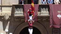 El retorno de los 'castells' emociona a los vecinos de Valls