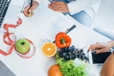 Perché un corso di nutrizione online è la scelta giusta per medici, biologi e dietisti