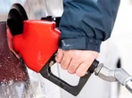 Quebec government scraps gasoline floor price to boost competition
