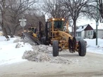 City of Winnipeg starts clearing streets, sidewalks after snow dumping