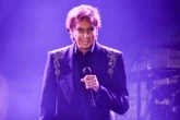 Barry Manilow postpones Las Vegas shows again for cancer treatment recovery