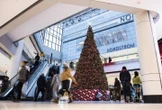 Most Canadians now planning ‘pretty significant’ holiday spending cutbacks