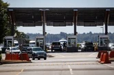 B.C. residents’ return trips from U.S. by land and air continue to decline