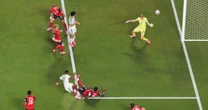 ¡Golazo! Rafik Belghali se quita a dos y la pone en el ángulo para el empate de Argelia