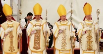 Who are the ultratraditionalists rebelling against Pope Leo and triggering a rupture with the Vatican?