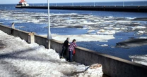 Great Lakes see little ice as warmer temperatures persist