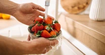 The best way to clean strawberries so that they’re safe to eat