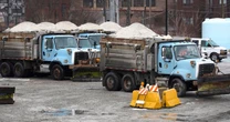 No, Chicago is not using salt trucks to block ICE, despite viral claims