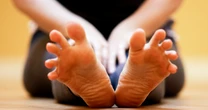 10-minute daily toe and core exercises to help improve your balance