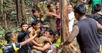 Rescuers race to save last two men trapped in Laos cave