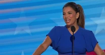 Eva Longoria leads DNC crowd in 'she se puede' chant