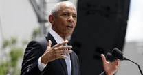 Obama encourages people to not give in to despair in current political climate